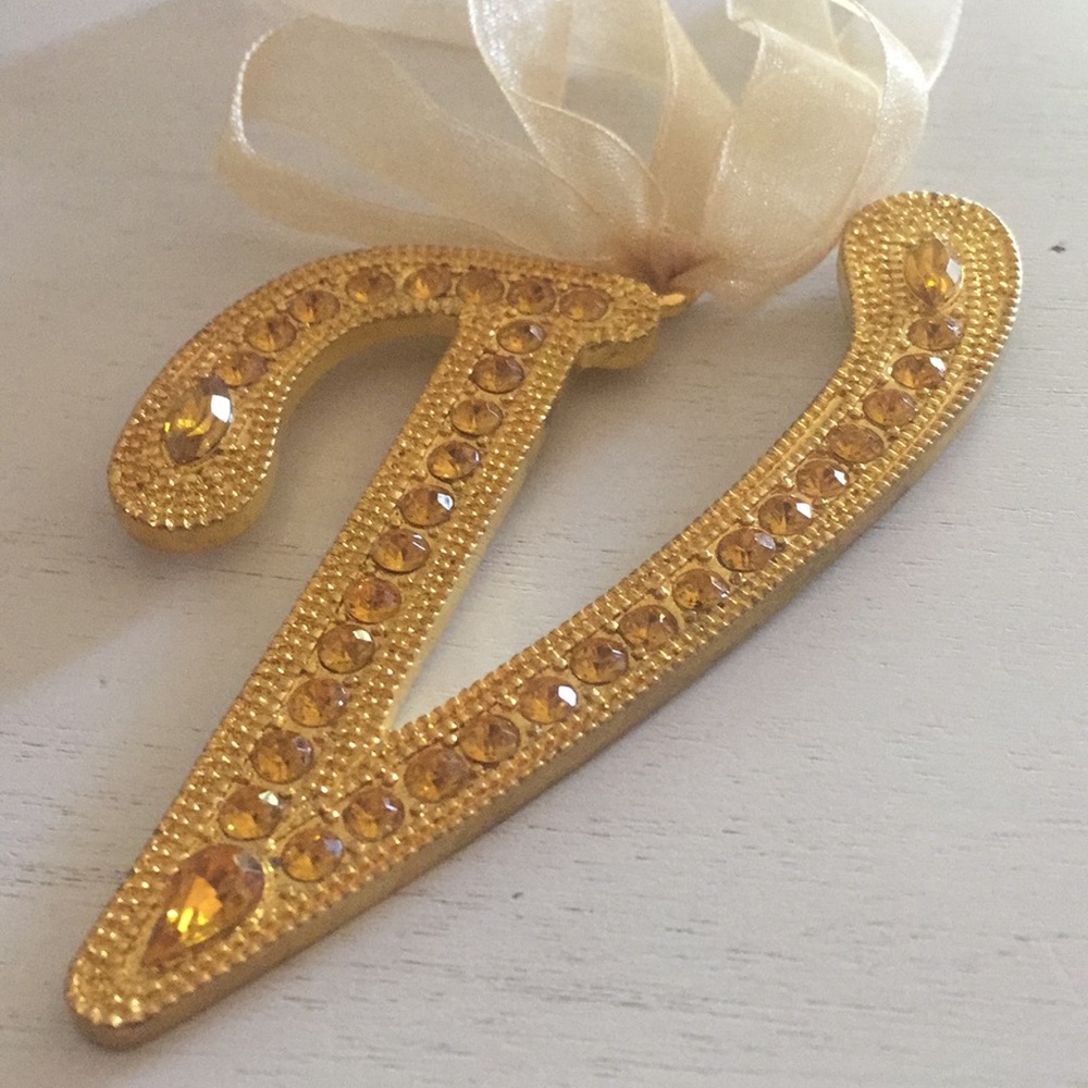 ♥️Alphabet “V” Christmas ornament ♥️